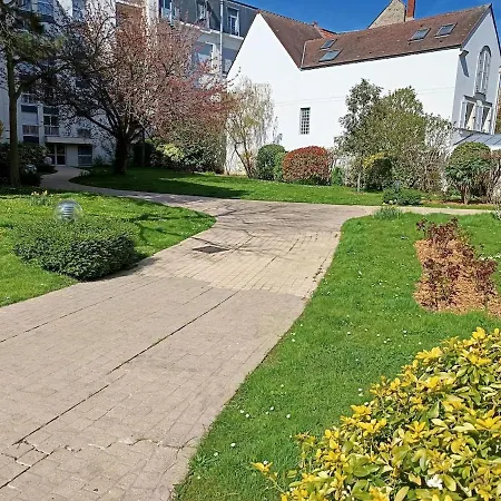 T5 Hyper Center Lumineux Et Cosy